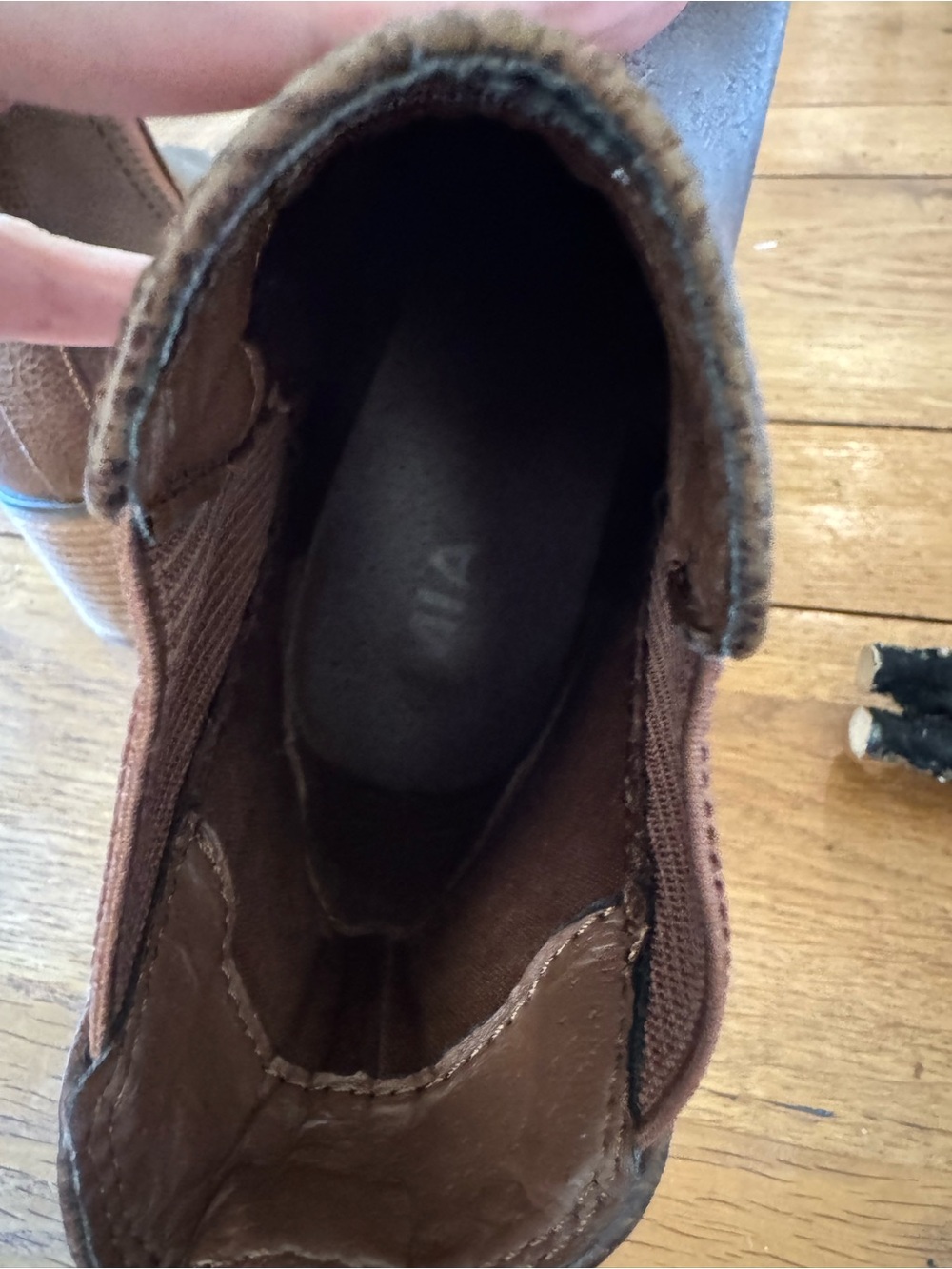 MIA Jody Faux Leather Lug Sole
Chelsea Boots - size 11 - Picture 7 of 11